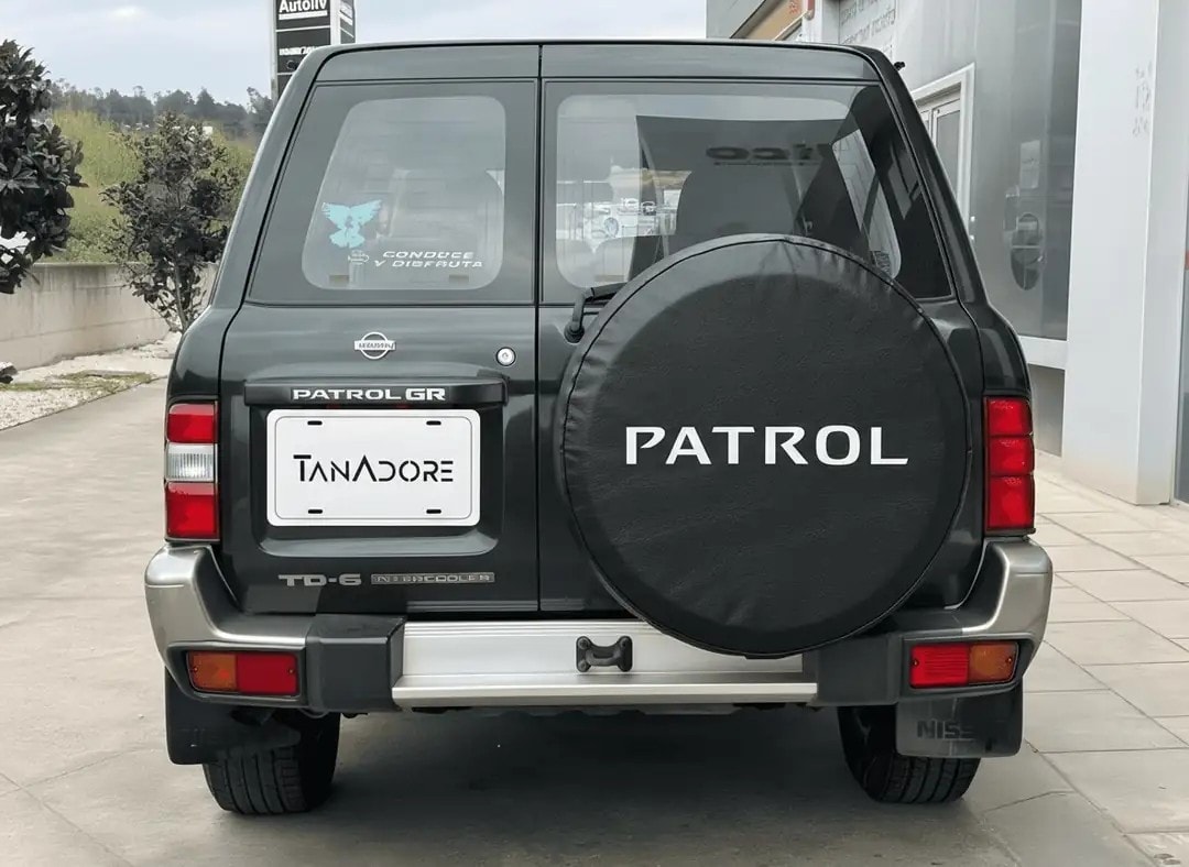 Чехол на запасное колесо с логотипом Nissan Patrol